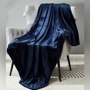 Luxurious velour velvet texture Navy Blue Throw Blanket sealed unopened